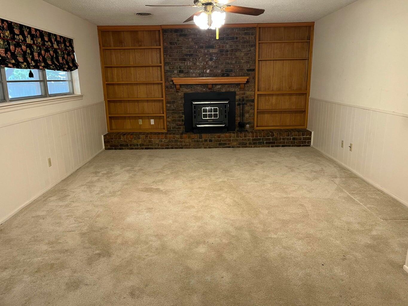 2009 Dallas Plainview, TX 79072 - Photo 5 of 26 an empty room with a fireplace