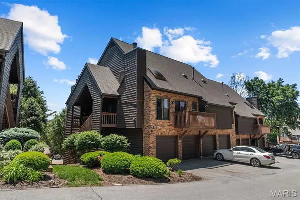 $225,000 | 5168 Hollow Wood Court, Unit D, St. Louis, MO 63128