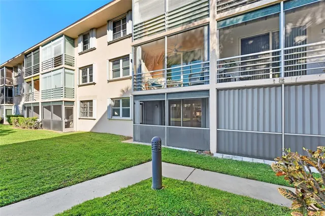 $195,000 | 4500 North Federal Highway, Unit 134D, Lighthouse Point, FL 33064