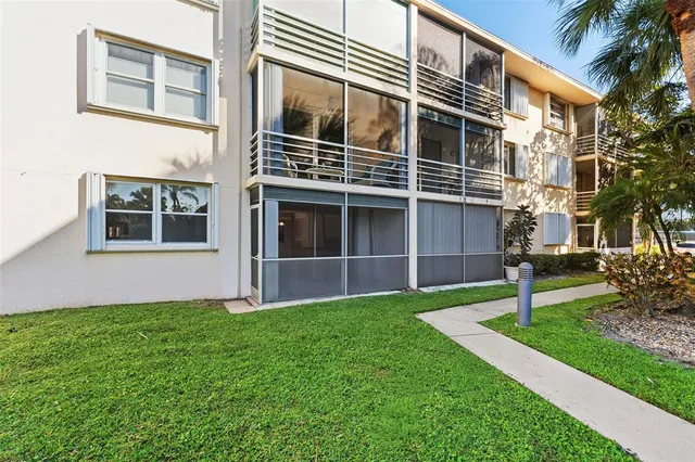 $195,000 | 4500 North Federal Highway, Unit 134D, Lighthouse Point, FL 33064