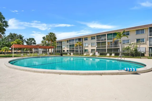 $195,000 | 4500 North Federal Highway, Unit 134D, Lighthouse Point, FL 33064