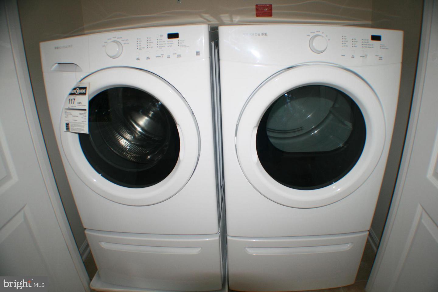 7581 Crowley Street Hanover, MD 21076 - Photo 7 of 19 a utility room with dryer and washer