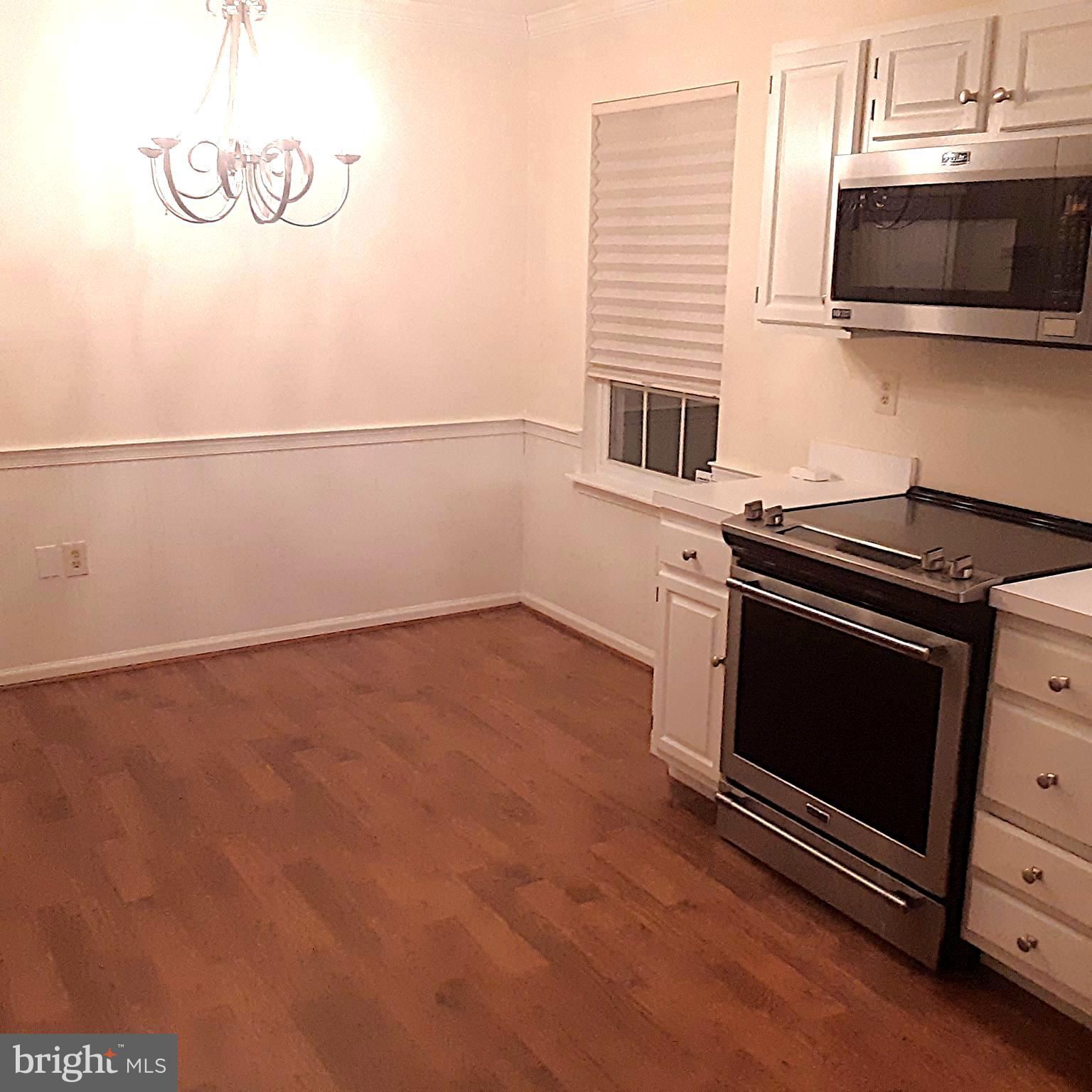 118 Primrose Lane Reading, PA 19610 - Photo 18 of 37 Kit/din area