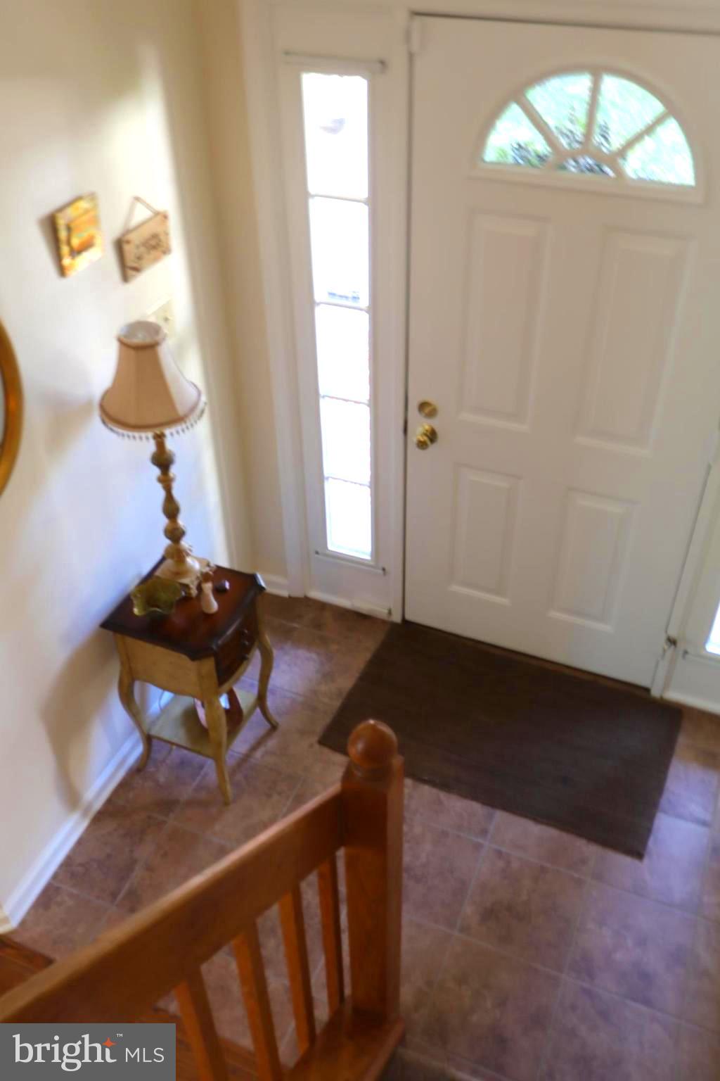 118 Primrose Lane Reading, PA 19610 - Photo 4 of 37 Entry foyer view2