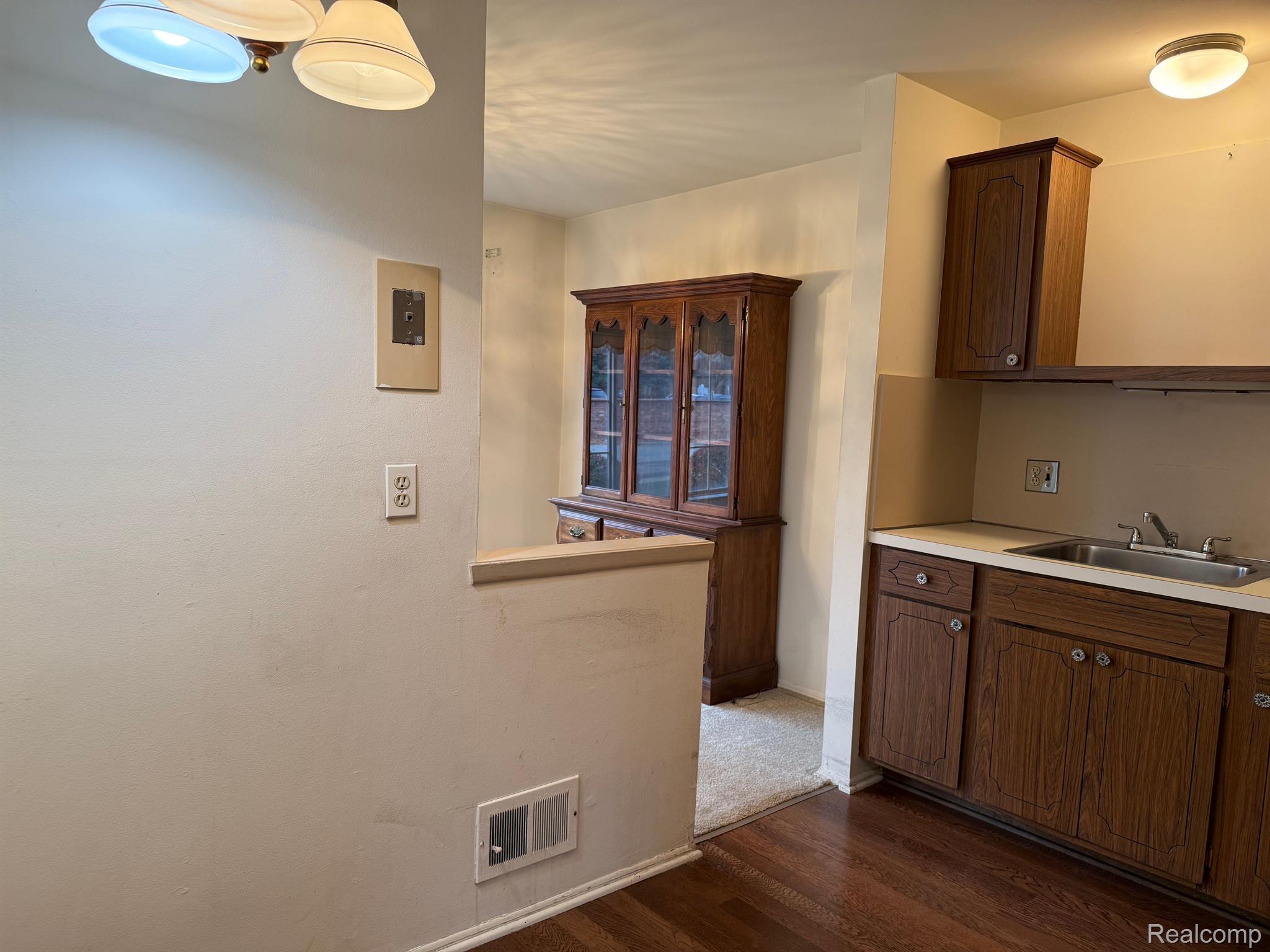 29566 Hoover Road Warren, MI 48093 - Photo 5 of 16 Gallery Image 5