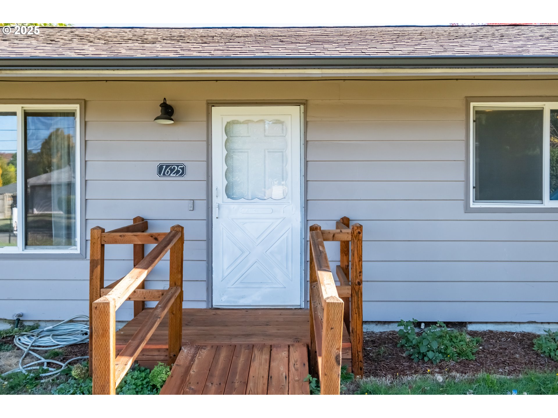 1625 Southeast Jackson Street Albany, OR 97322 - Photo 3 of 38 a view of front door