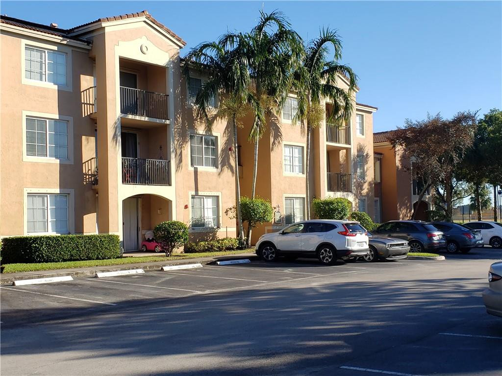 7930 North Nob Hill Road, Unit 3305 Tamarac, FL 33321 - Photo 2 of 28