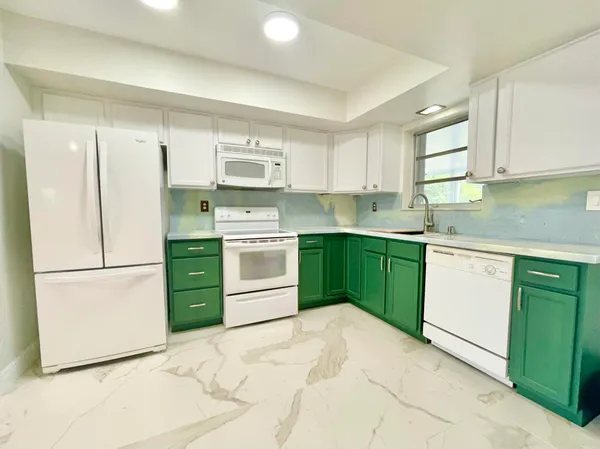 $3,300 | 5630 Hollywood Boulevard, Hollywood, FL 33023