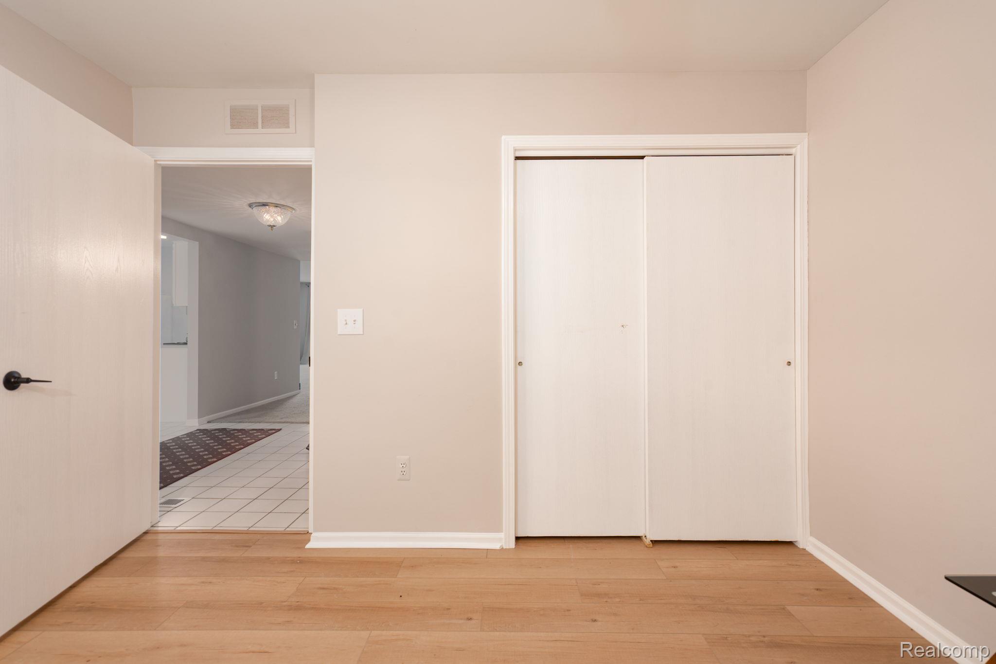 936 Wexford Way Rochester, MI 48307 - Photo 18 of 35 20-web-or-mls-interiors 13.jpg