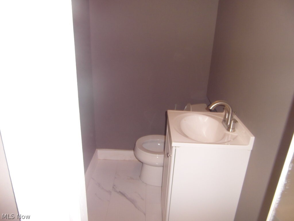 1222 Castleton Road Cleveland, OH 44121 - Photo 19 of 32 full bath #2 in suite