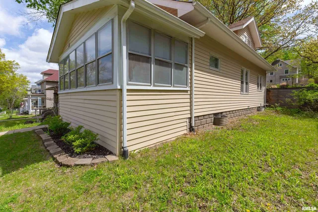 $143,000 | 1037 22nd Street, Rock Island, IL 61201