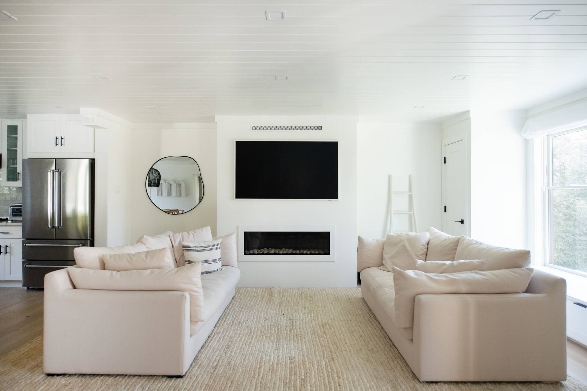 42 Knoll Road Southampton, NY 11968 - Photo 4 of 18 a living room with furniture a fireplace and a flat screen tv