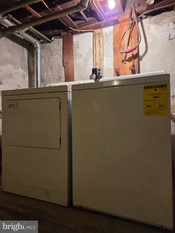 a view of walk in closet