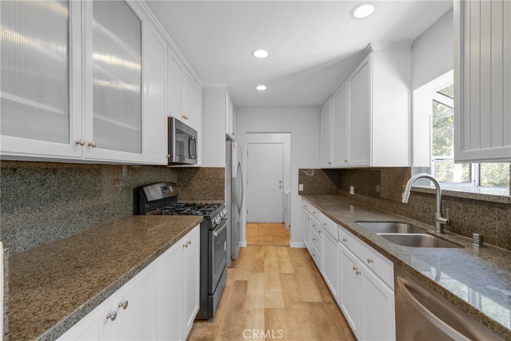 19000 Strathern Street Reseda, CA 91335 - Photo 13 of 42