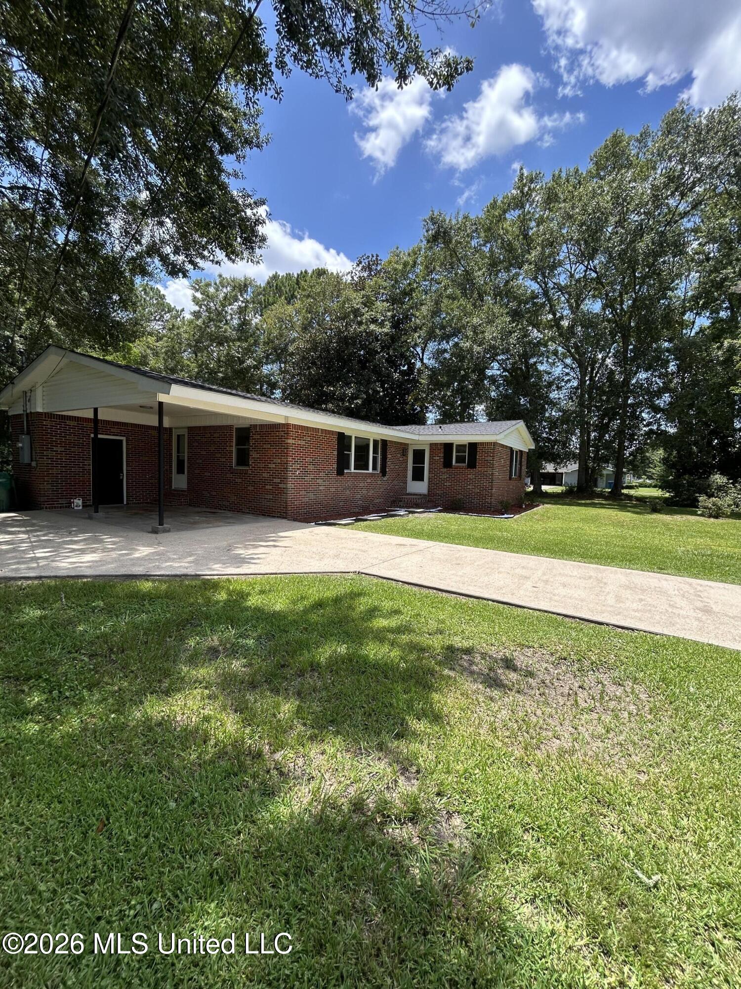 4836 Adams Avenue Moss Point, MS 39563 - Photo 4 of 18 IMG_2059