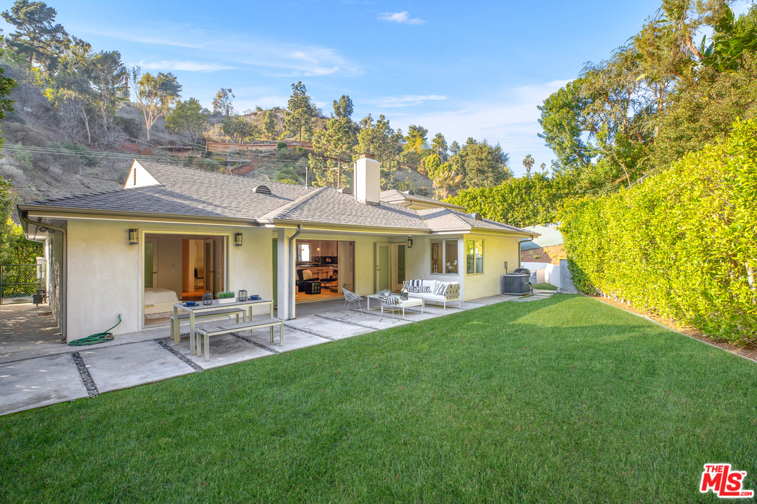 2072 Roscomare Road Los Angeles, CA 90077 - Photo 1 of 32