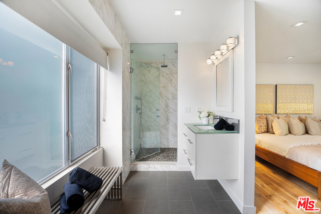 2072 Roscomare Road Los Angeles, CA 90077 - Photo 22 of 32