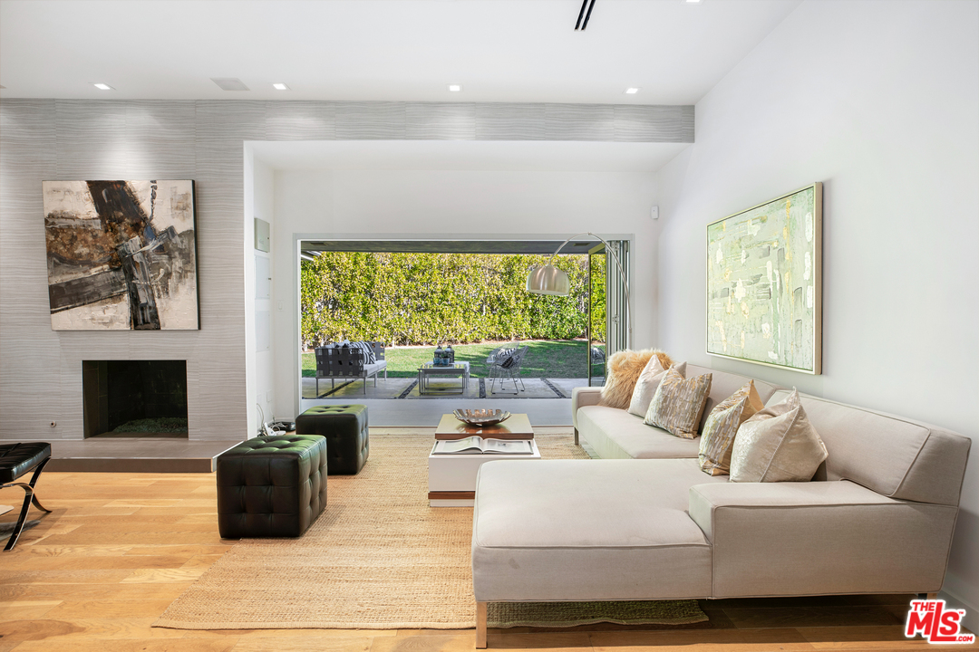 2072 Roscomare Road Los Angeles, CA 90077 - Photo 7 of 32