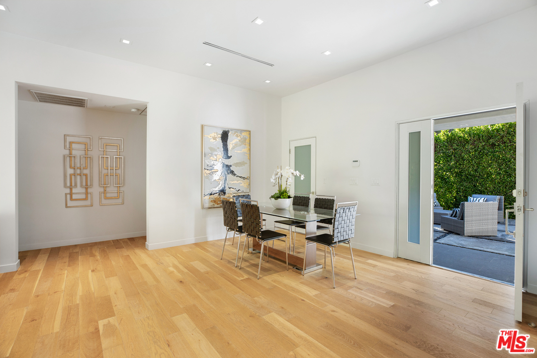 2072 Roscomare Road Los Angeles, CA 90077 - Photo 8 of 32