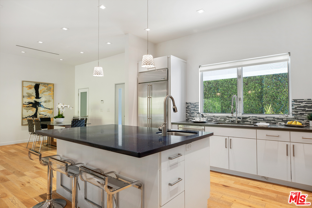 2072 Roscomare Road Los Angeles, CA 90077 - Photo 9 of 32