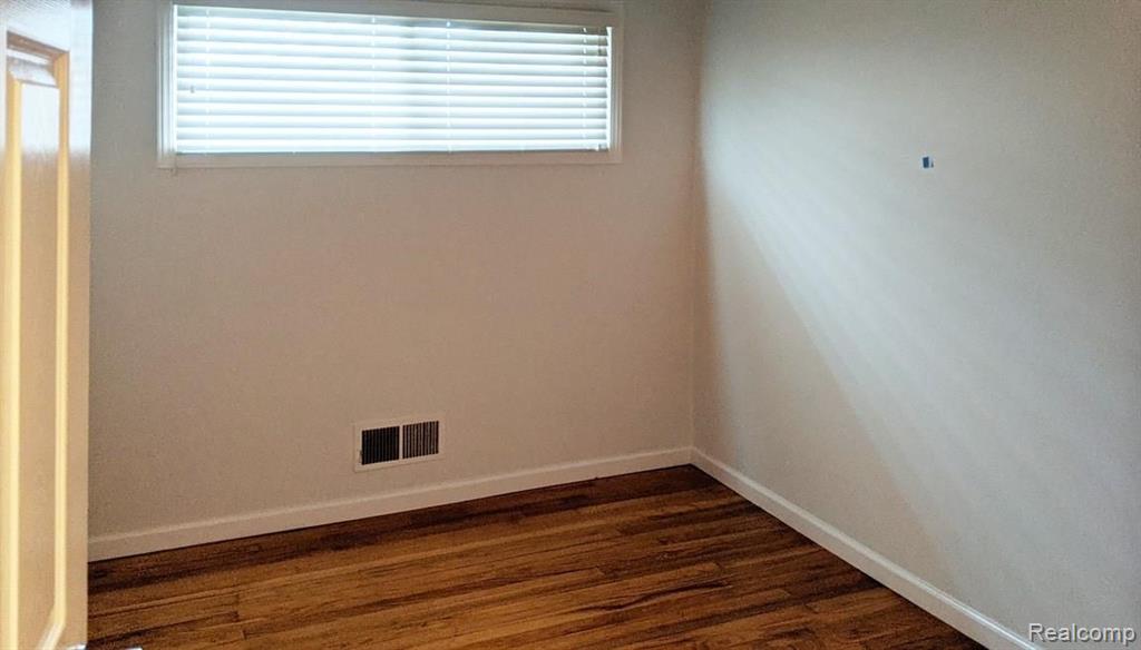 2574 Greenfield Road Berkley, MI 48072 - Photo 10 of 11