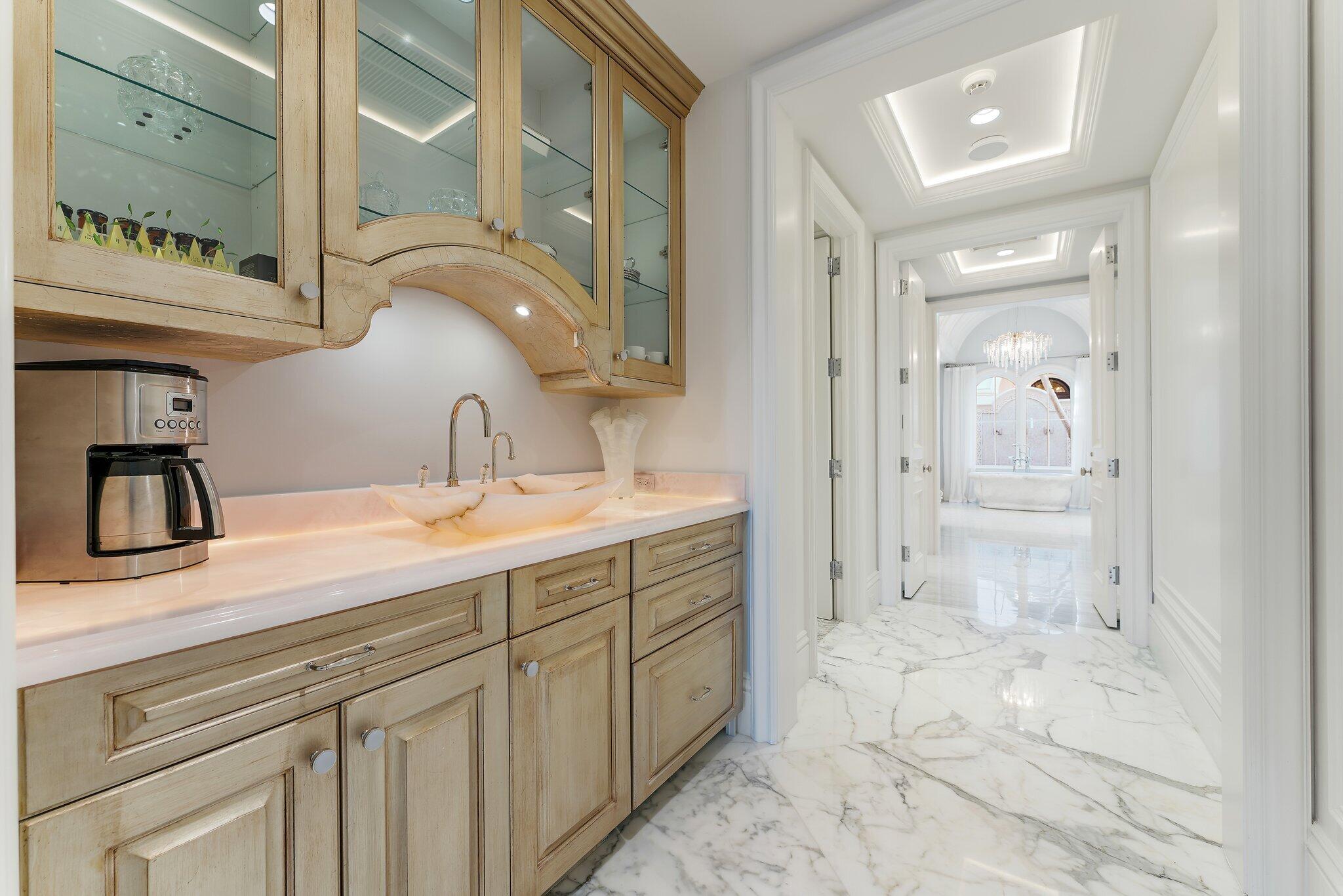 372 Regatta Drive Jupiter, FL 33477 - Photo 25 of 75 Primary Bedroom - Breakfast Bar