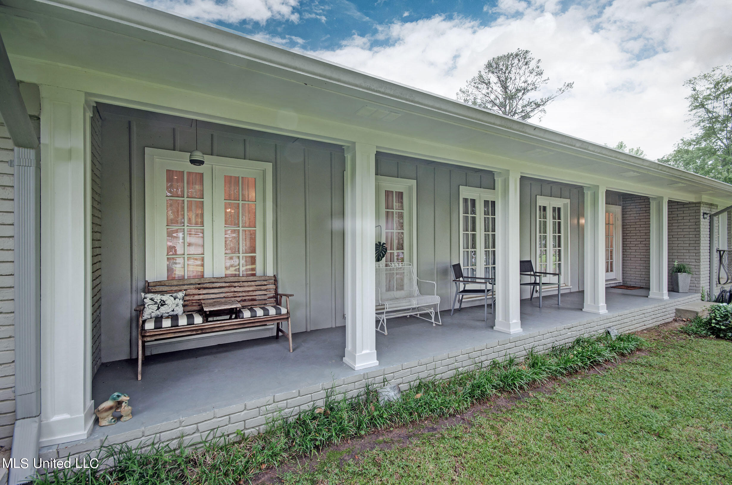 102 Dendron Drive Jackson, MS 39211 - Photo 2 of 32 IMGP1677_8_9