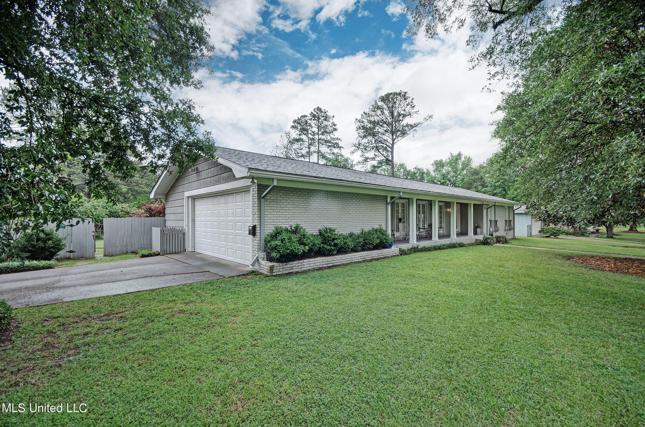 102 Dendron Drive Jackson, MS 39211 - Photo 4 of 32 IMGP1689_90_91