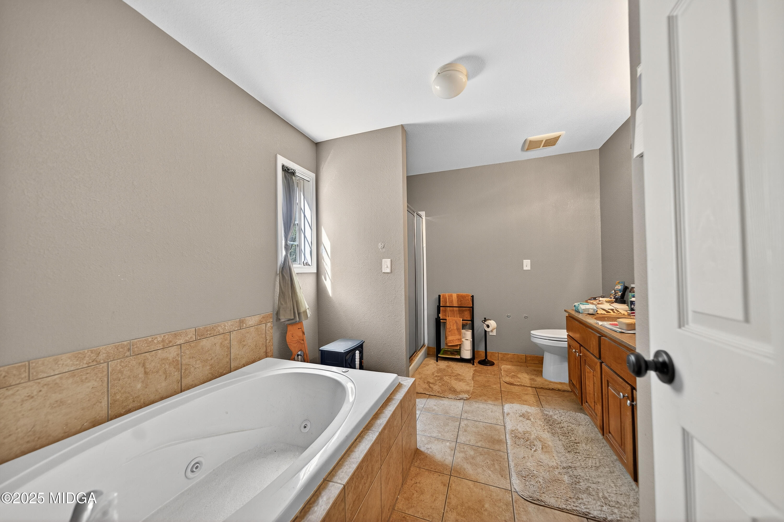 1866 McLendon Road Dublin, GA 31021 - Photo 28 of 48 a bathroom with a tub sink and mirror