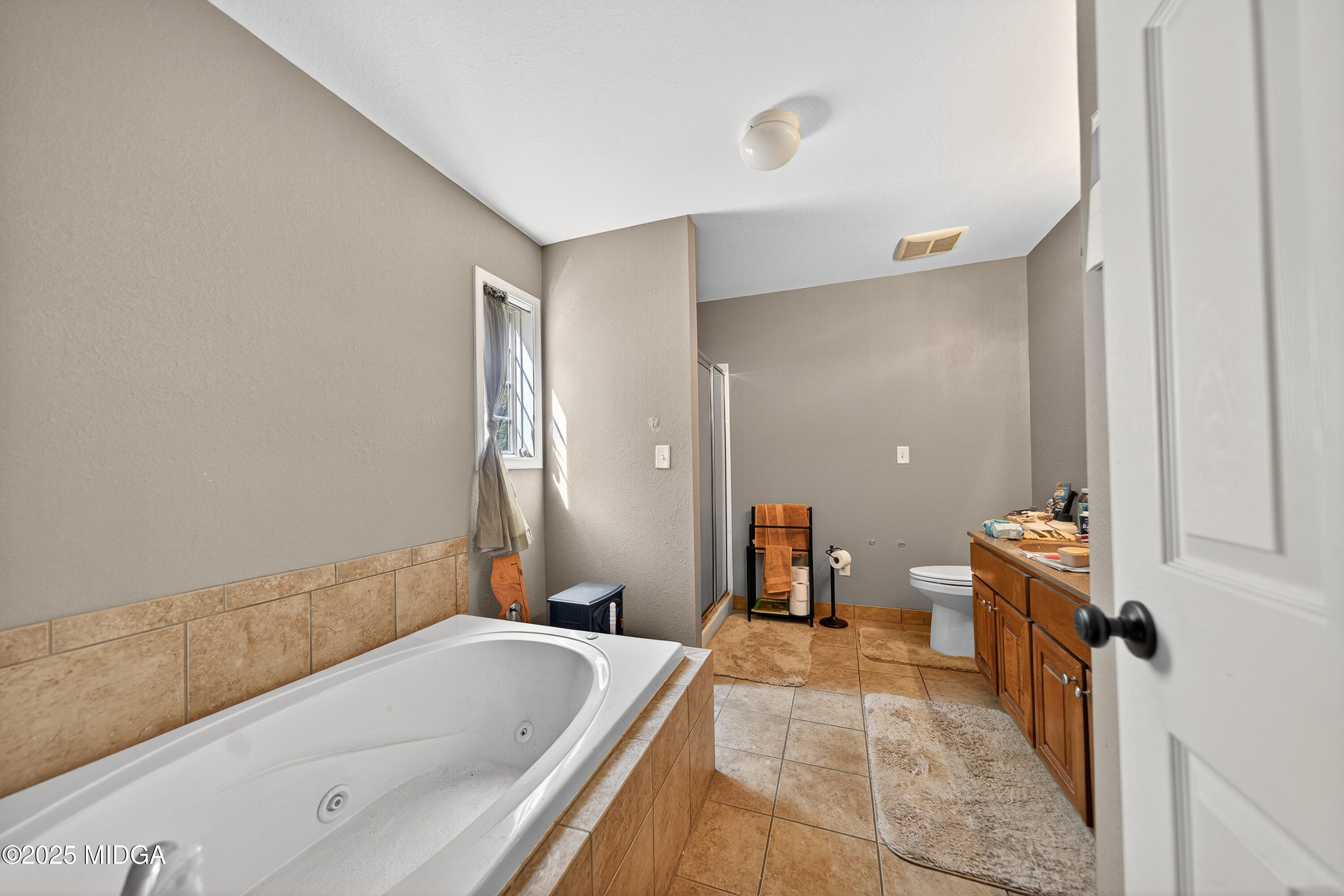 1866 McLendon Road Dublin, GA 31021 - Photo 29 of 48 a bathroom with a tub sink and mirror