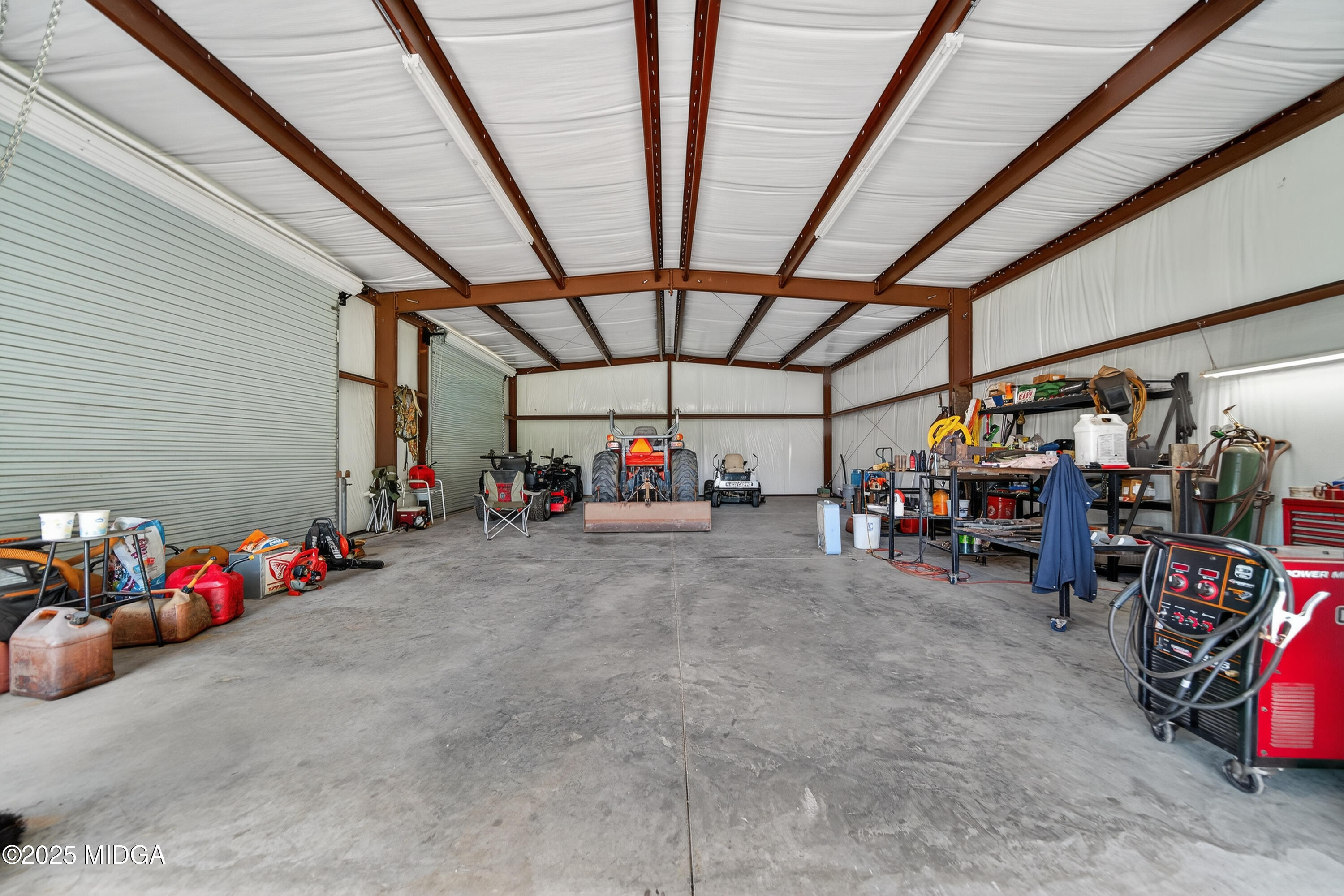 1866 McLendon Road Dublin, GA 31021 - Photo 32 of 48 a view of parking garage with cars