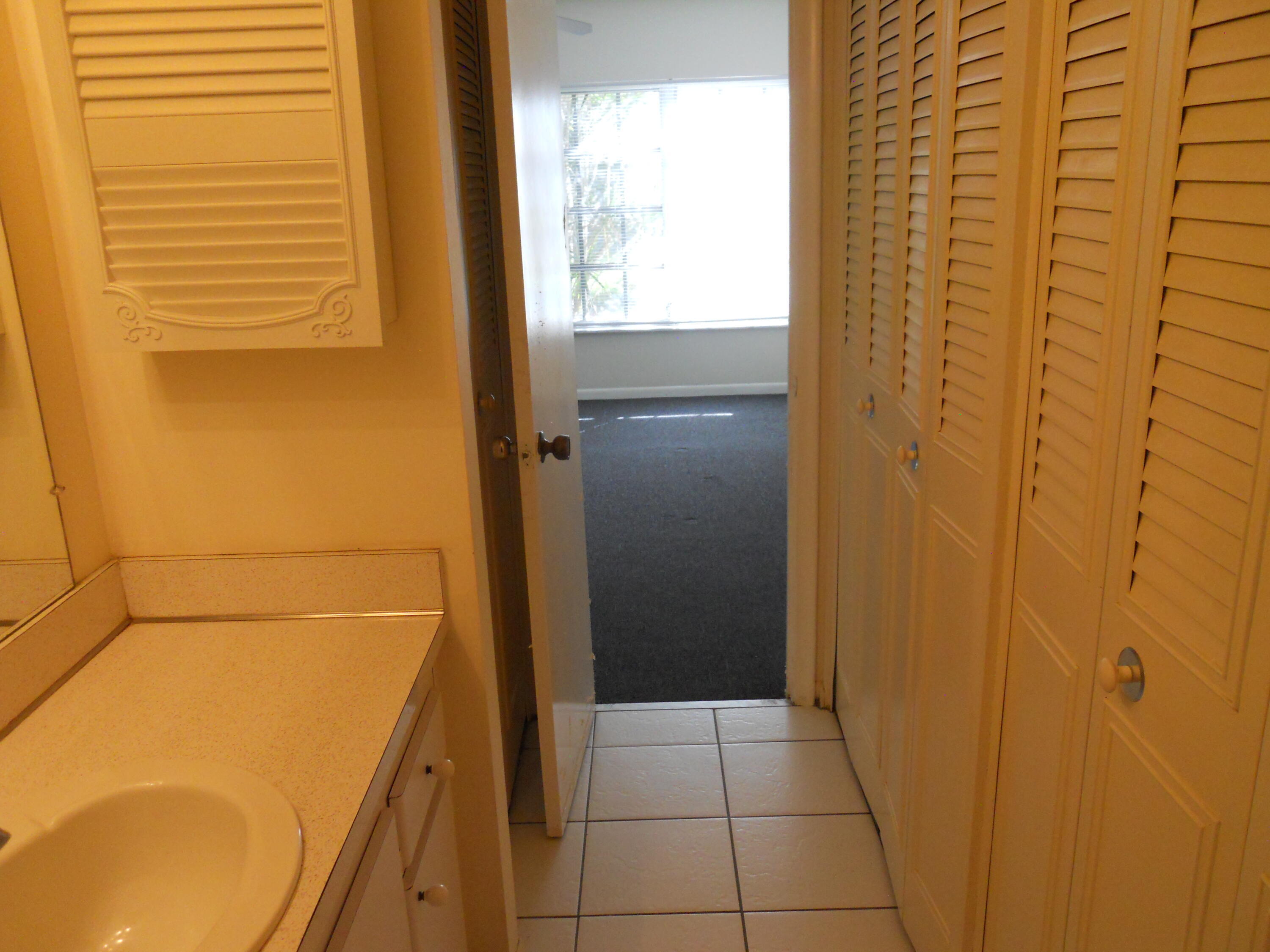 250 Northeast 20th Street, Unit 123S Boca Raton, FL 33431 - Photo 24 of 34 Master Bath