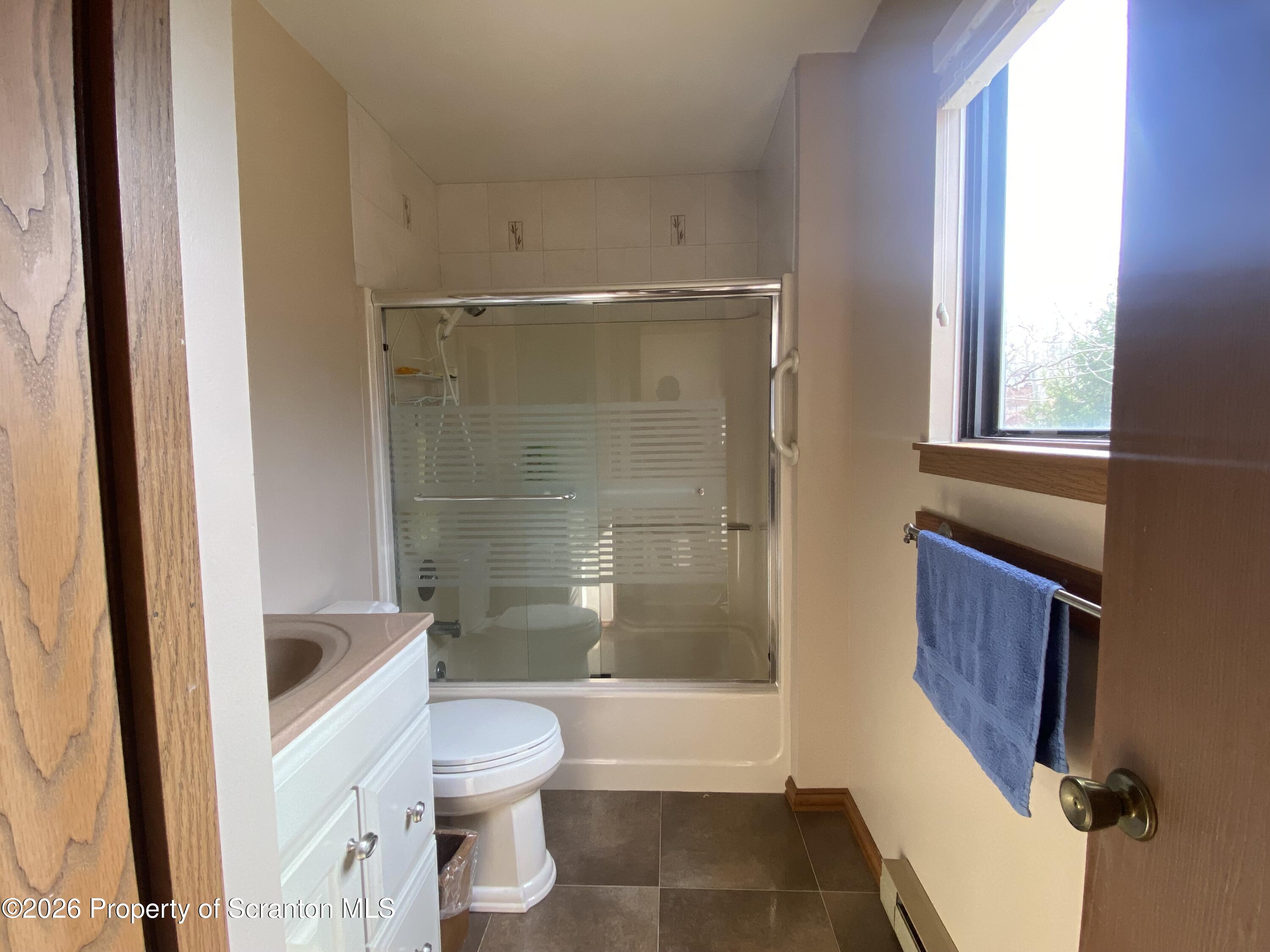 211 Falls Circle Bushkill, PA 18324 - Photo 15 of 28 IMG_4069 (1)