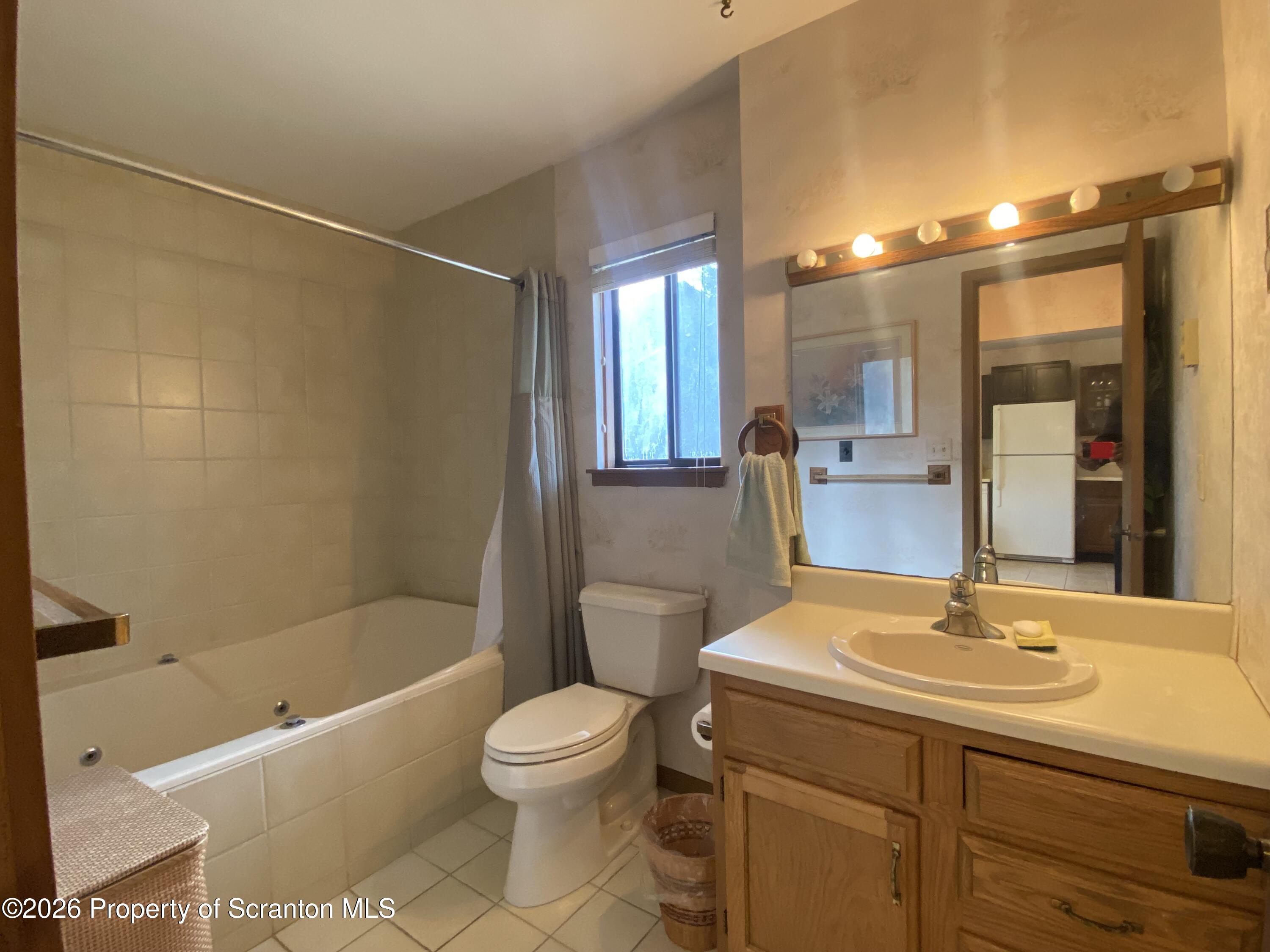 211 Falls Circle Bushkill, PA 18324 - Photo 9 of 28 IMG_4085