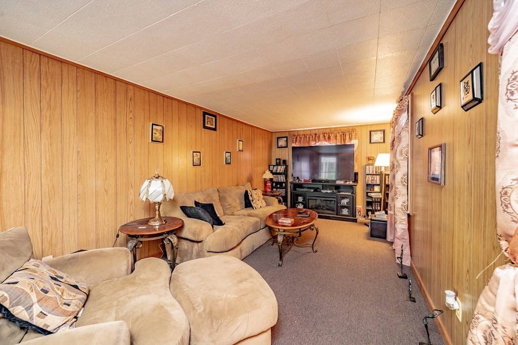 77 Clough Street Springfield, MA 01118 - Photo 14 of 24