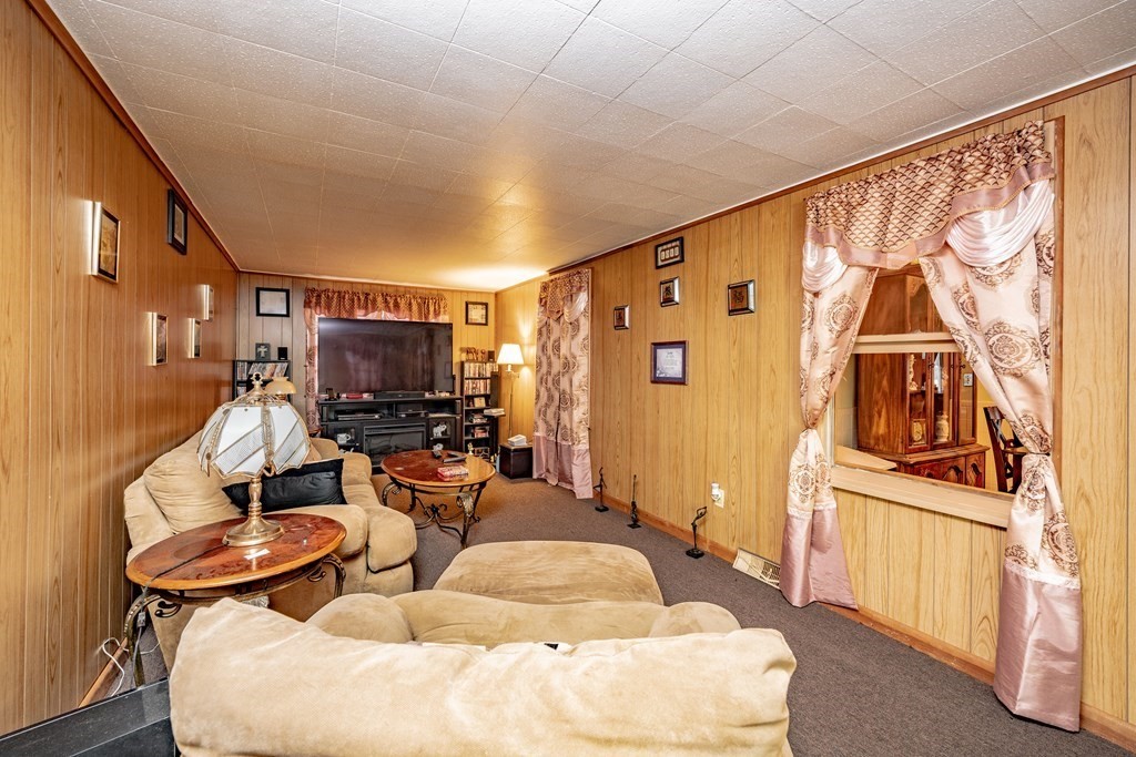 77 Clough Street Springfield, MA 01118 - Photo 15 of 24