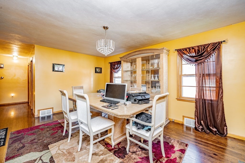 77 Clough Street Springfield, MA 01118 - Photo 17 of 24