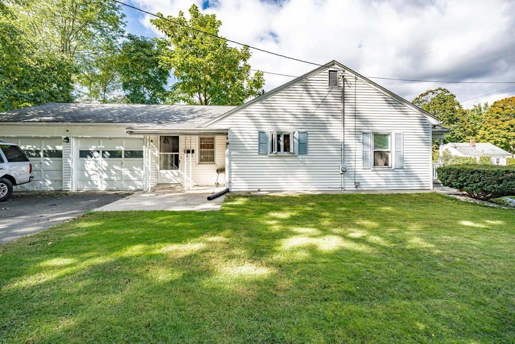 77 Clough Street Springfield, MA 01118 - Photo 3 of 24