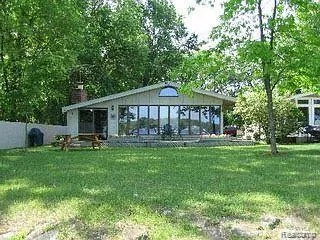 $799,000 | 8881 Mcgregor Road, Pinckney, MI 48169