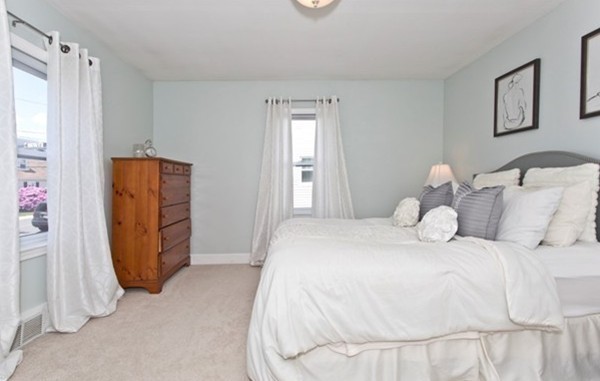 37 Raymond Road Salem, MA 01970 - Photo 7 of 12 Gallery Image 7