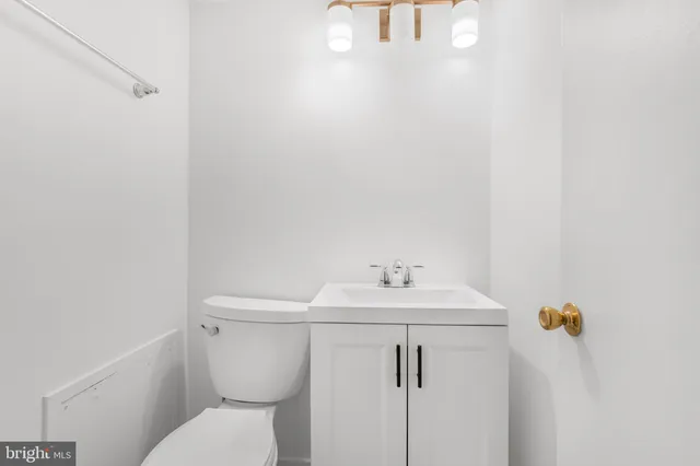 $295,000 | 7374 Route 29 Falls, Unit 74/102, Falls Church, VA 22046