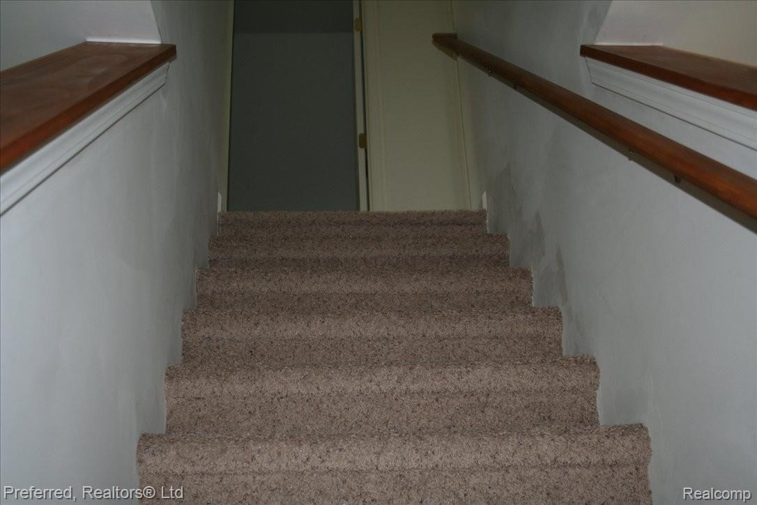 41864 Old Bridge Road Canton, MI 48188 - Photo 7 of 19 Stairway