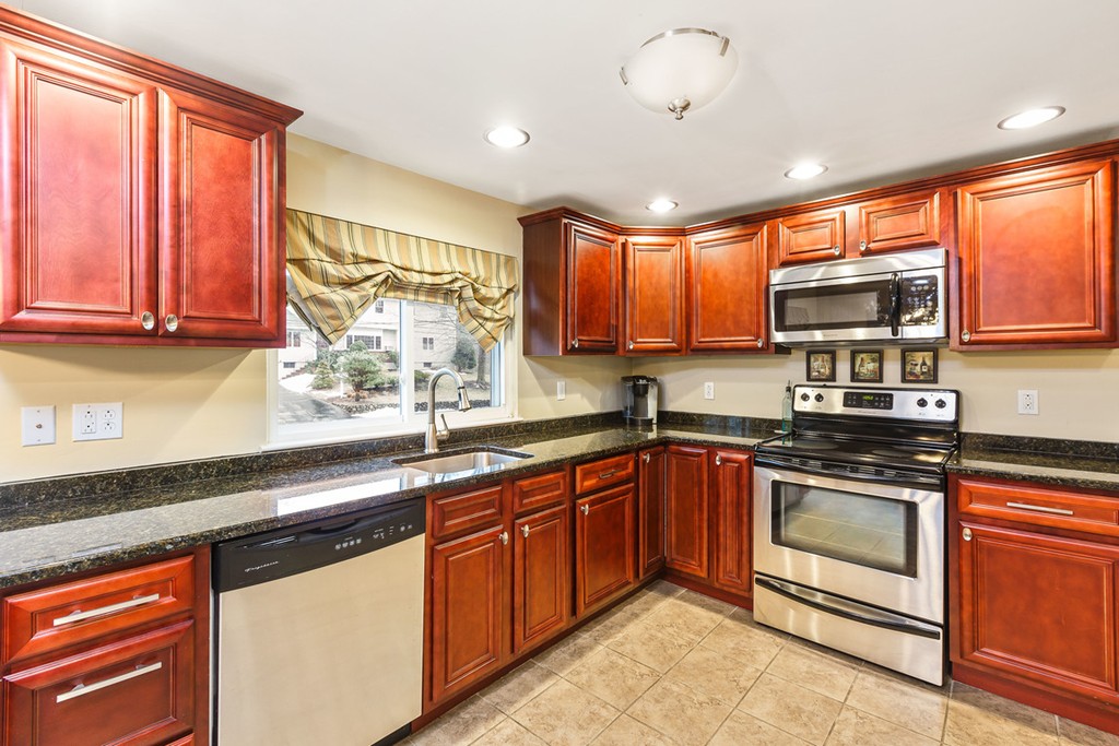 4 East Huckleberry Road Lynnfield, MA 01940 - Photo 3 of 25 Gallery Image 3
