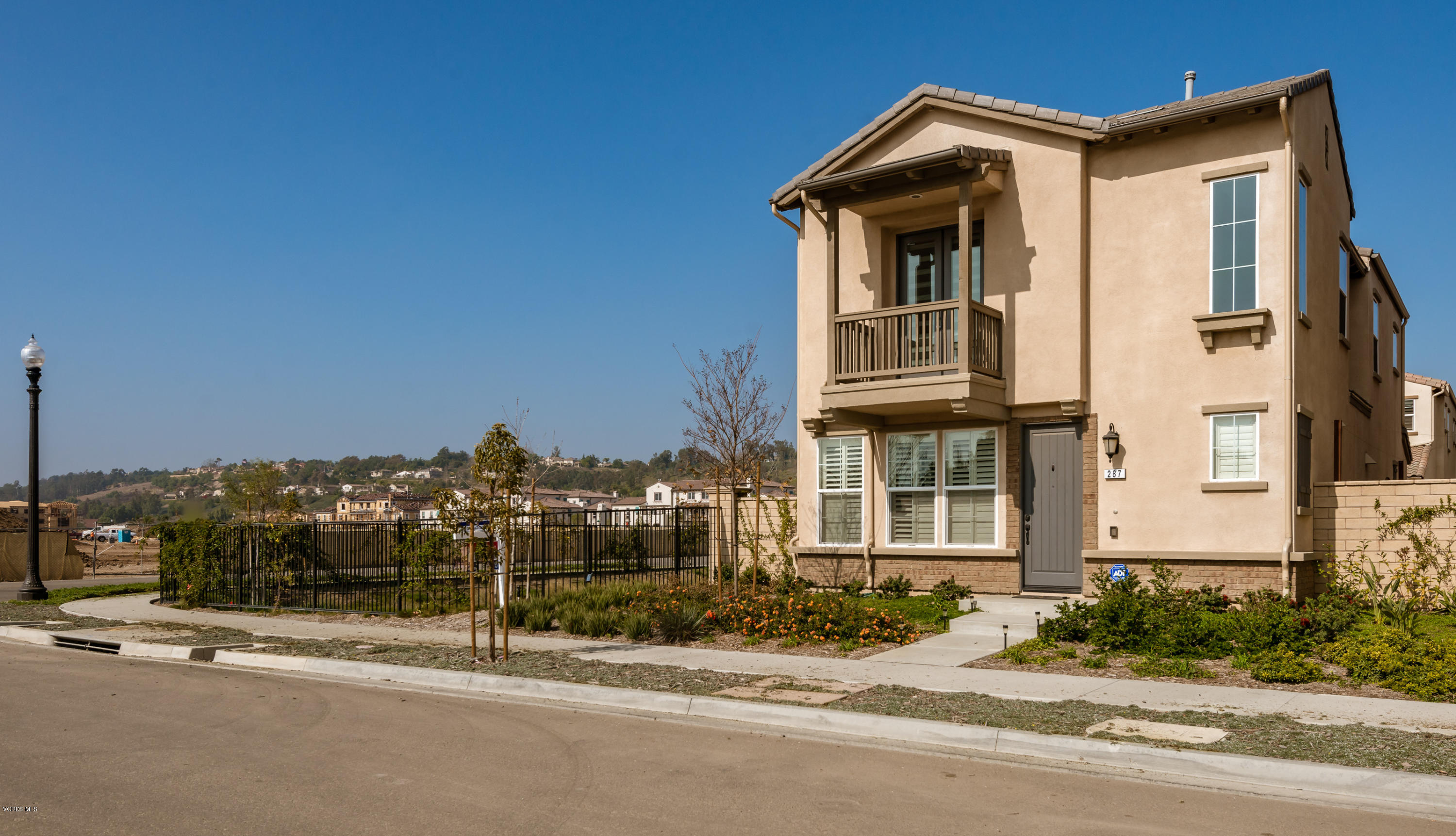287 Stagetrail Road Camarillo, CA 93010 - Photo 4 of 30 a yellow building with a outdoor space