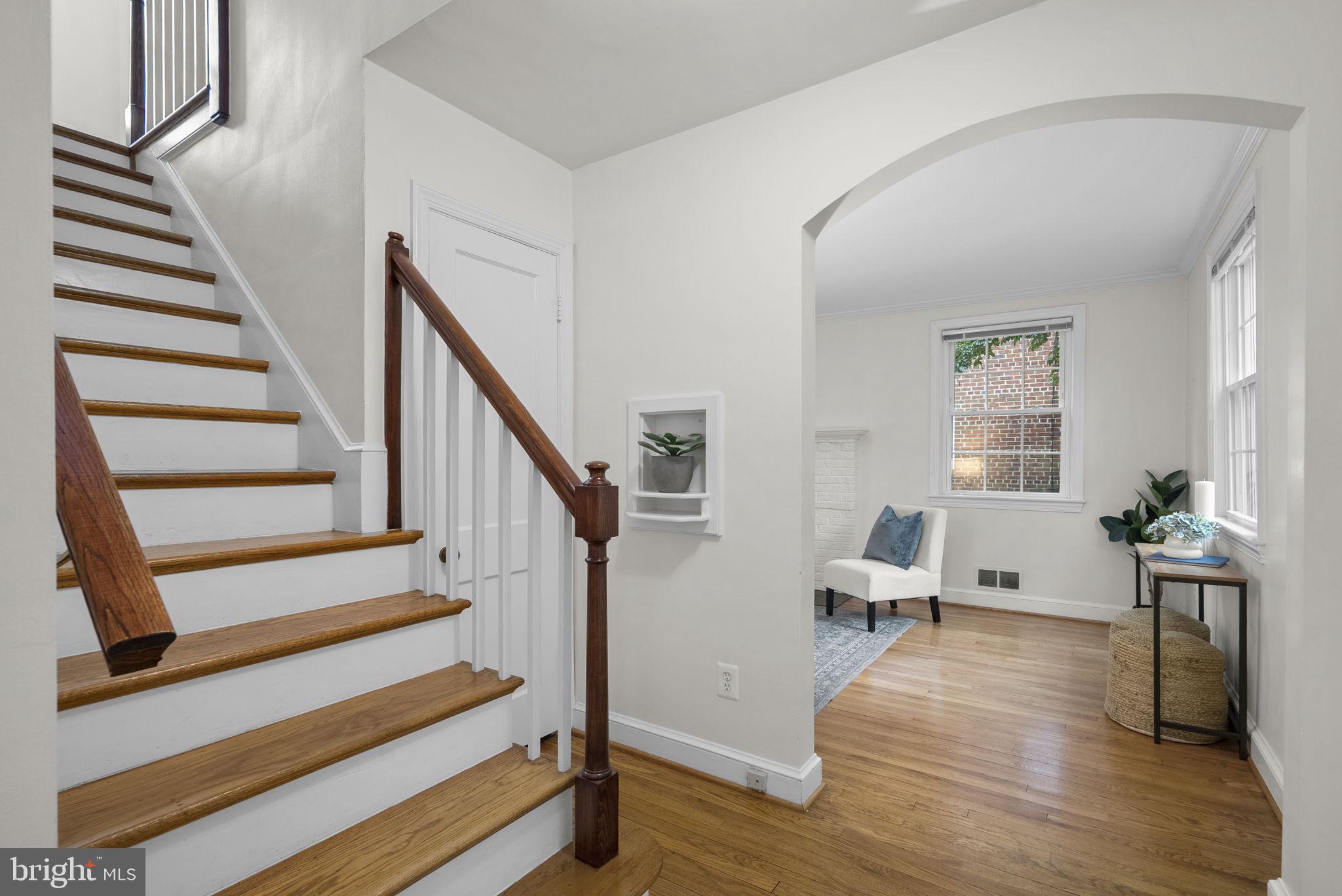 9407 Seminole Street Silver Spring, MD 20901 - Photo 4 of 59 Entryway