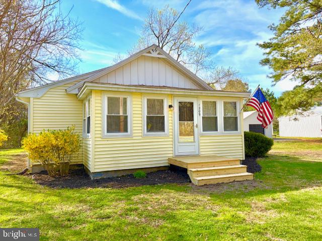 1209 Bayly Road Cambridge, MD 21613 - Photo 1 of 22 Charming yellow cottage with flag.
