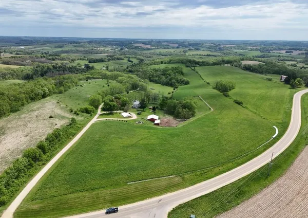 $749,900 | 785 County Road, Hollandale, WI 53544