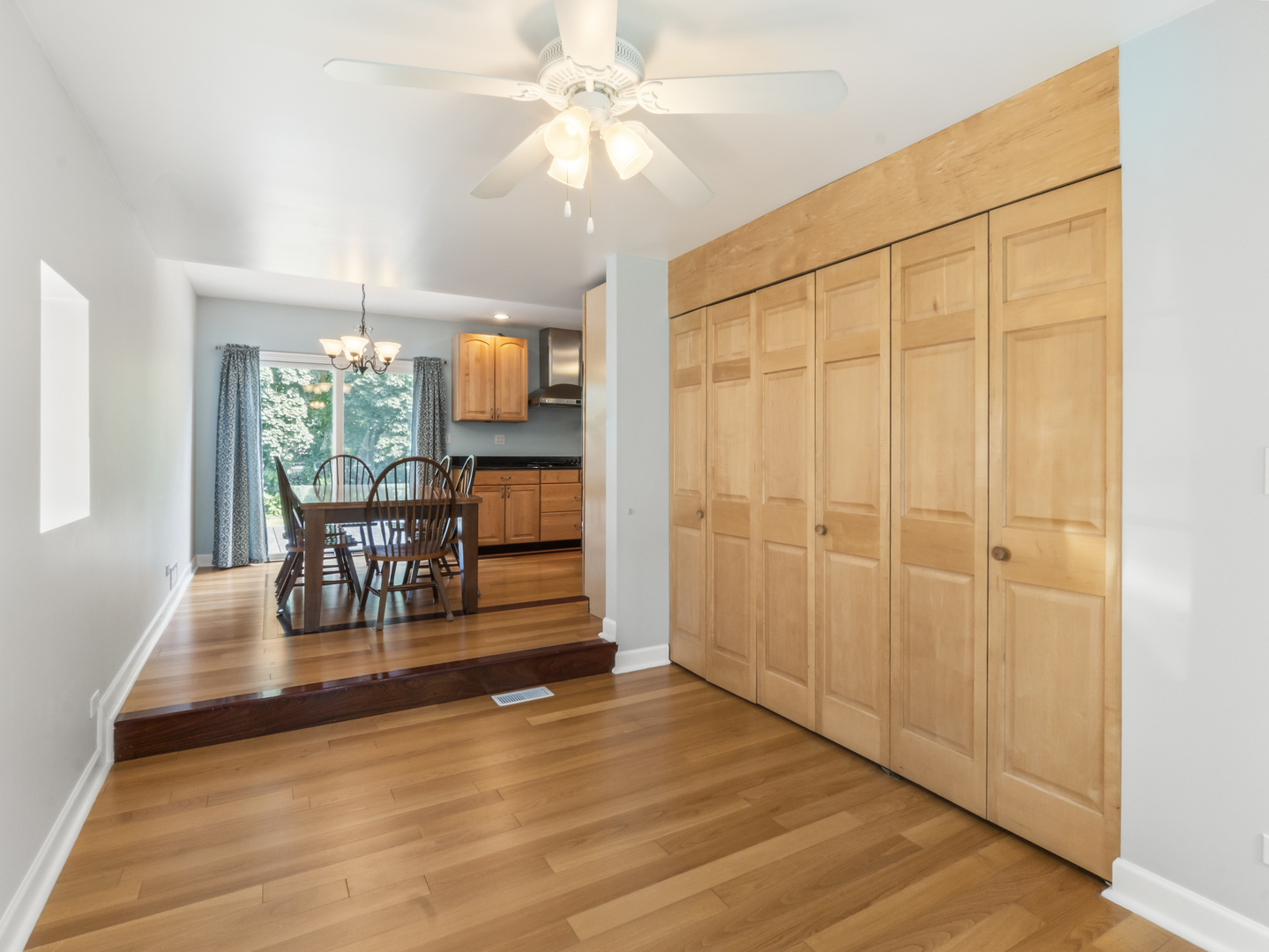 225 Stratford Road Des Plaines, IL 60016 - Photo 16 of 58 Gallery Image 16