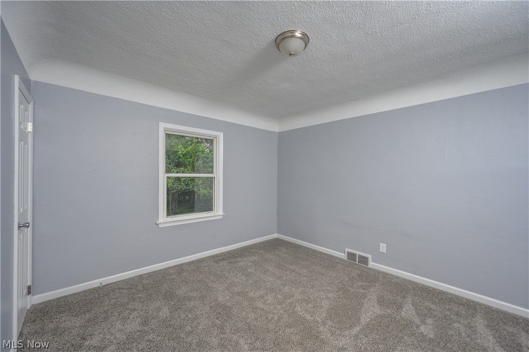 6076 Highland Road Cleveland, OH 44143 - Photo 13 of 25