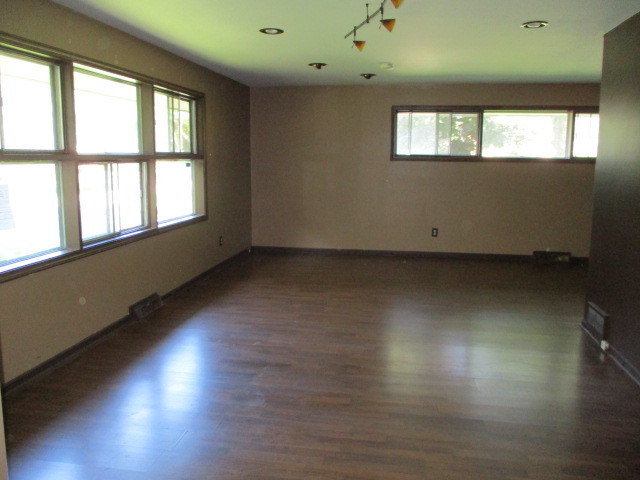 1805 Evergreen Road Homewood, IL 60430 - Photo 3 of 9